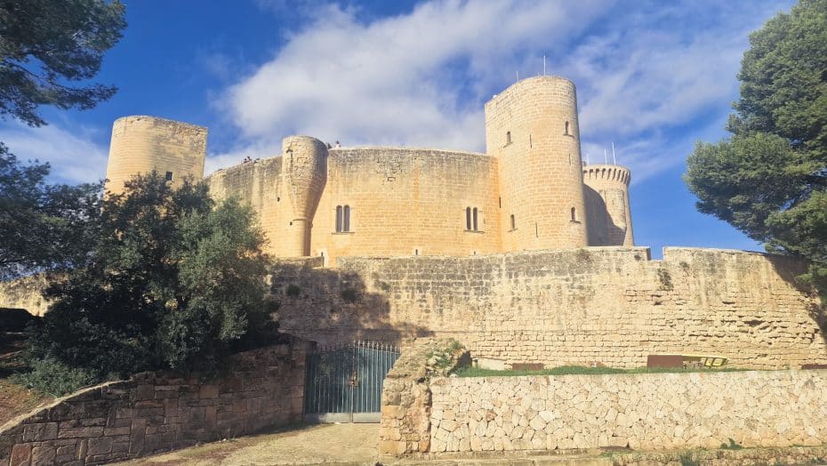 El Castell de Bellver és una de les principals atraccions de Palma de Mallorca