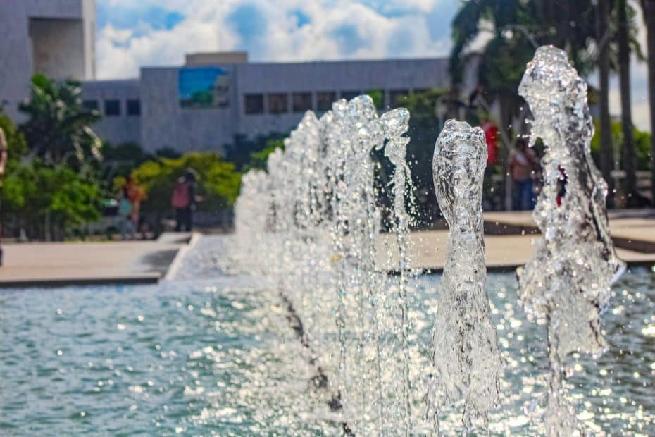 Parque de la Paz is a quiet spot to relax in the center of Barranquilla