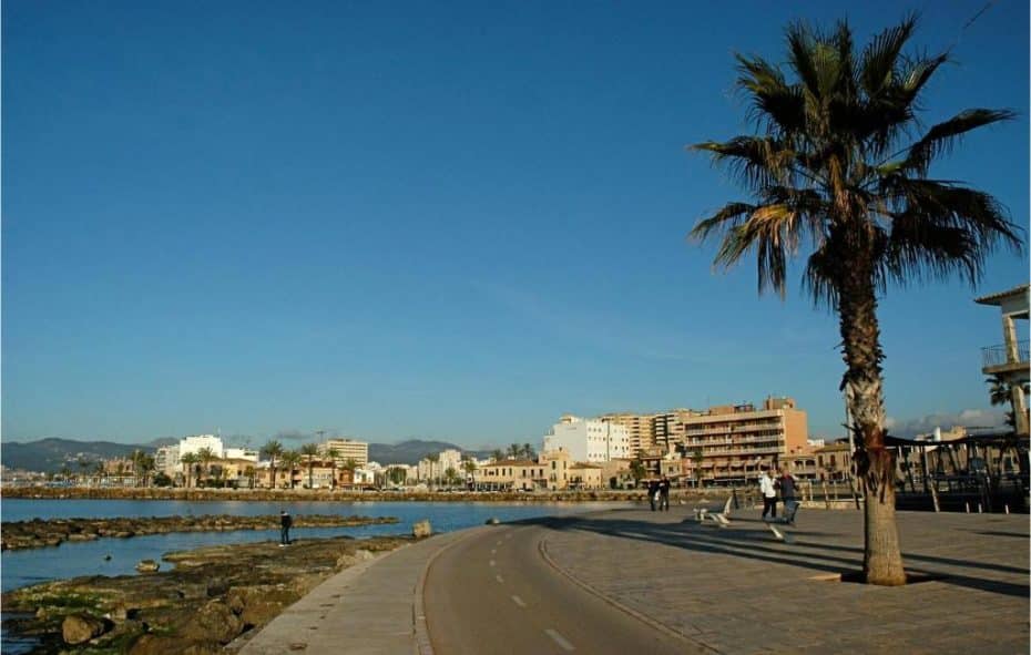 El Puerto Marítimo es ideal para los visitantes que disfrutan de impresionantes vistas al mar y de un entorno náutico. El paseo marítimo está repleto de yates de lujo, marisquerías de lujo y animados bares.