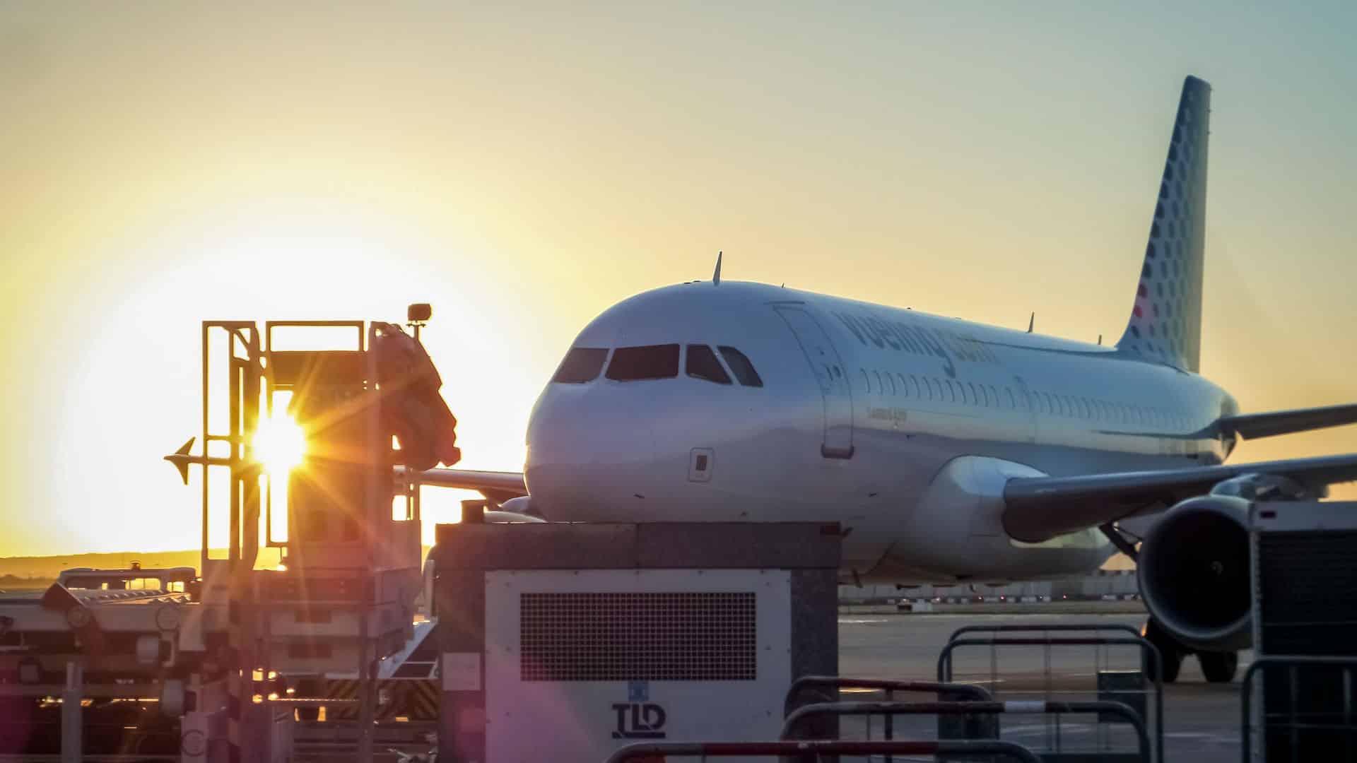 La zona de l'Aeroport de Palma-Son Sant Joan resulta pràctica per als viatgers que agafen vols a primera o última hora. L'aeroport també està situat al costat de diverses ciutats costaneres.