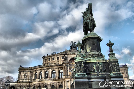 Dresden_Alemania (9) La Theaterplatz con la Semperoper