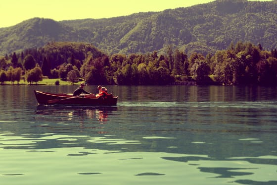 Barca en lago de Bled