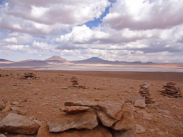 Formaciones rocosas en la ruta hacia el desierto
