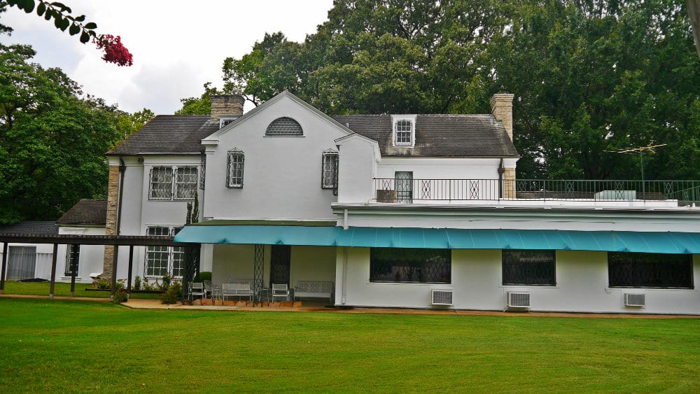 Graceland desde atrás