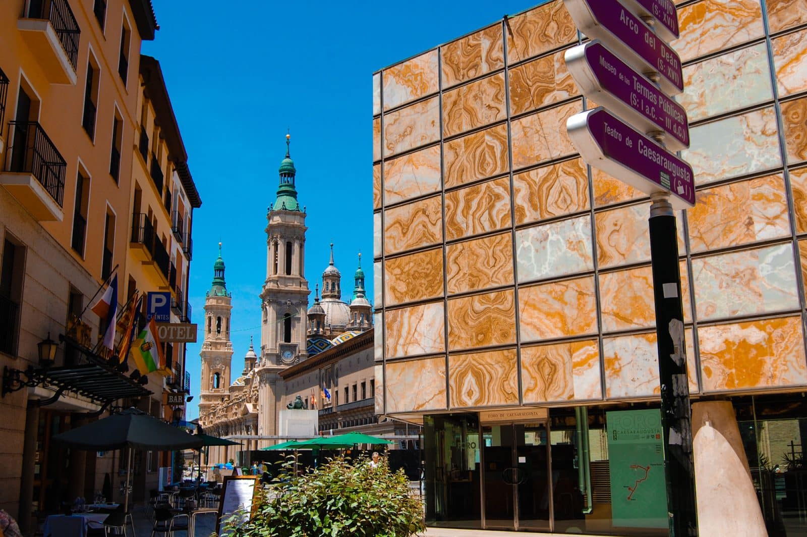 On dormir a Saragossa: Millors zones i hotels