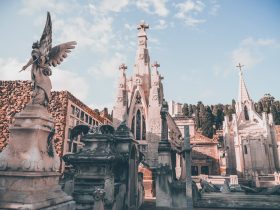 Cementiri de Montjuïc de Barcelona: Caminant entre els morts