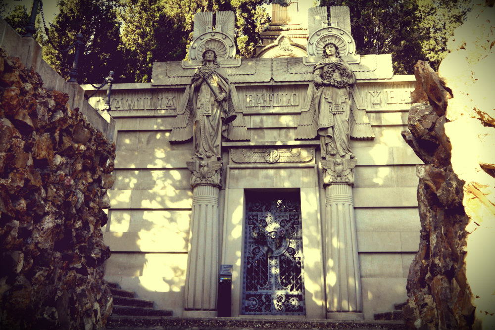 Mausoleo de la familia Batlló - Cementerio de Montjuïc