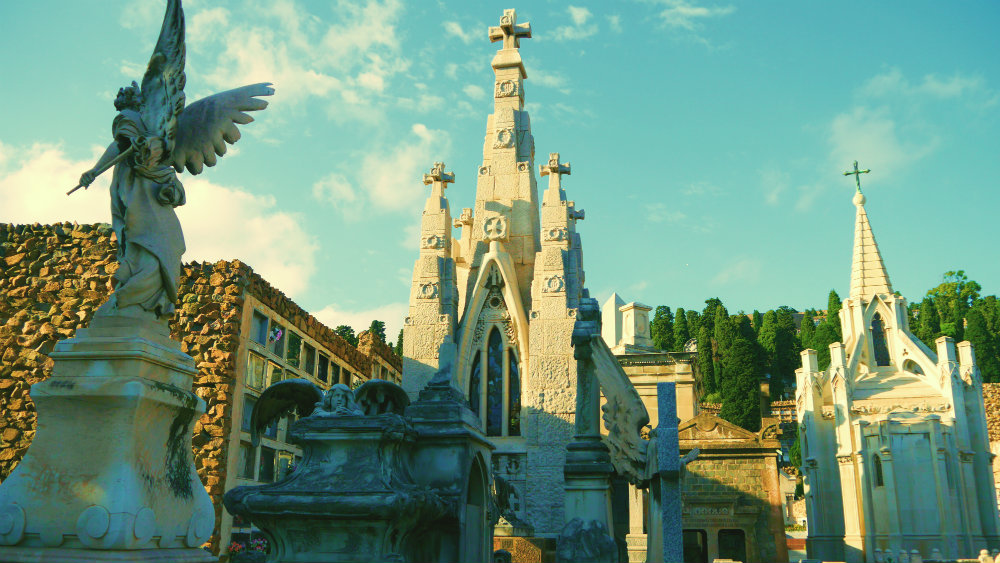 El Cementiri de Montjuïc és, en molts aspectes, una Barcelona amb miniatura