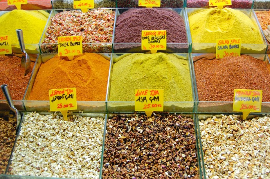 Spices and teas for sale in Istanbul