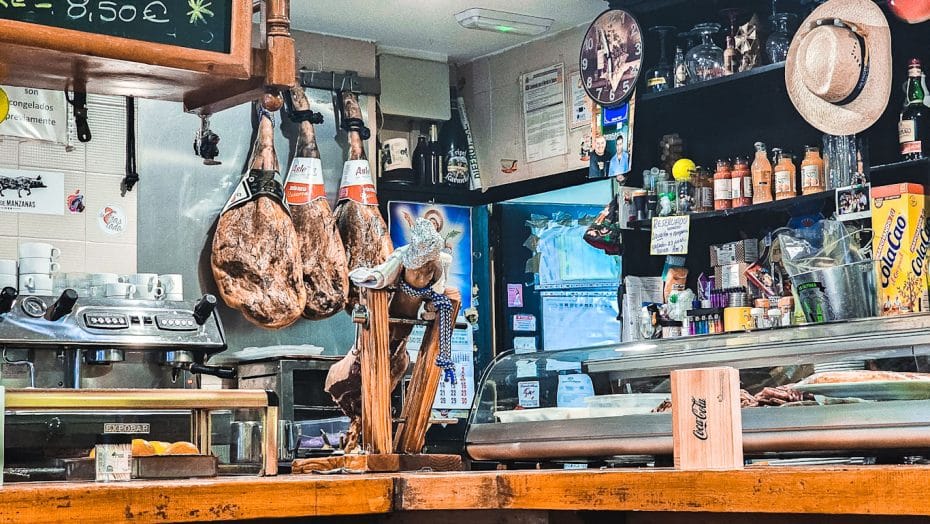 A traditional Madrid bar fueaturing the everpresent paletas and jamones used for tapas