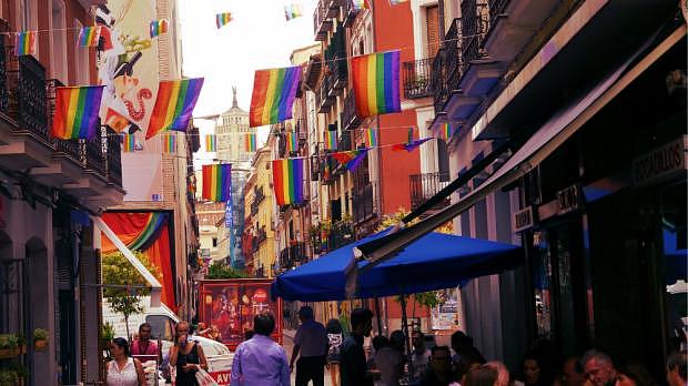 Chueca durante el Orgullo Gay de Madrid - Mejor zona para vida nocturna LGBT en Madrid