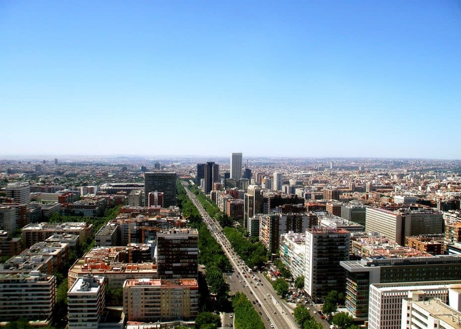 Located near Santiago Bernabéu Stadium and the AZCA District, La Castellana is where business meets pleasure in Madrid