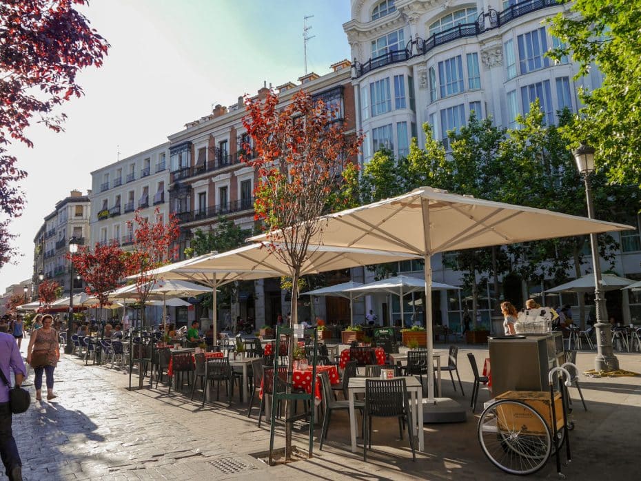 Terrazas y restaurantes en el Barrio de Las Letras, Madrid