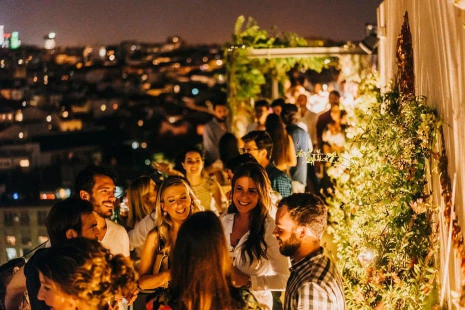 La zona migliore per la vita notturna a Madrid è il Distrito Centro, soprattutto intorno alla Gran Vía.