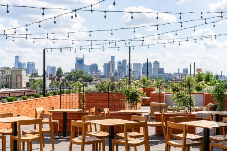 Situata dall'altra parte del fiume Cumberland rispetto al centro, East Nashville è nota per la sua atmosfera eclettica e artistica.