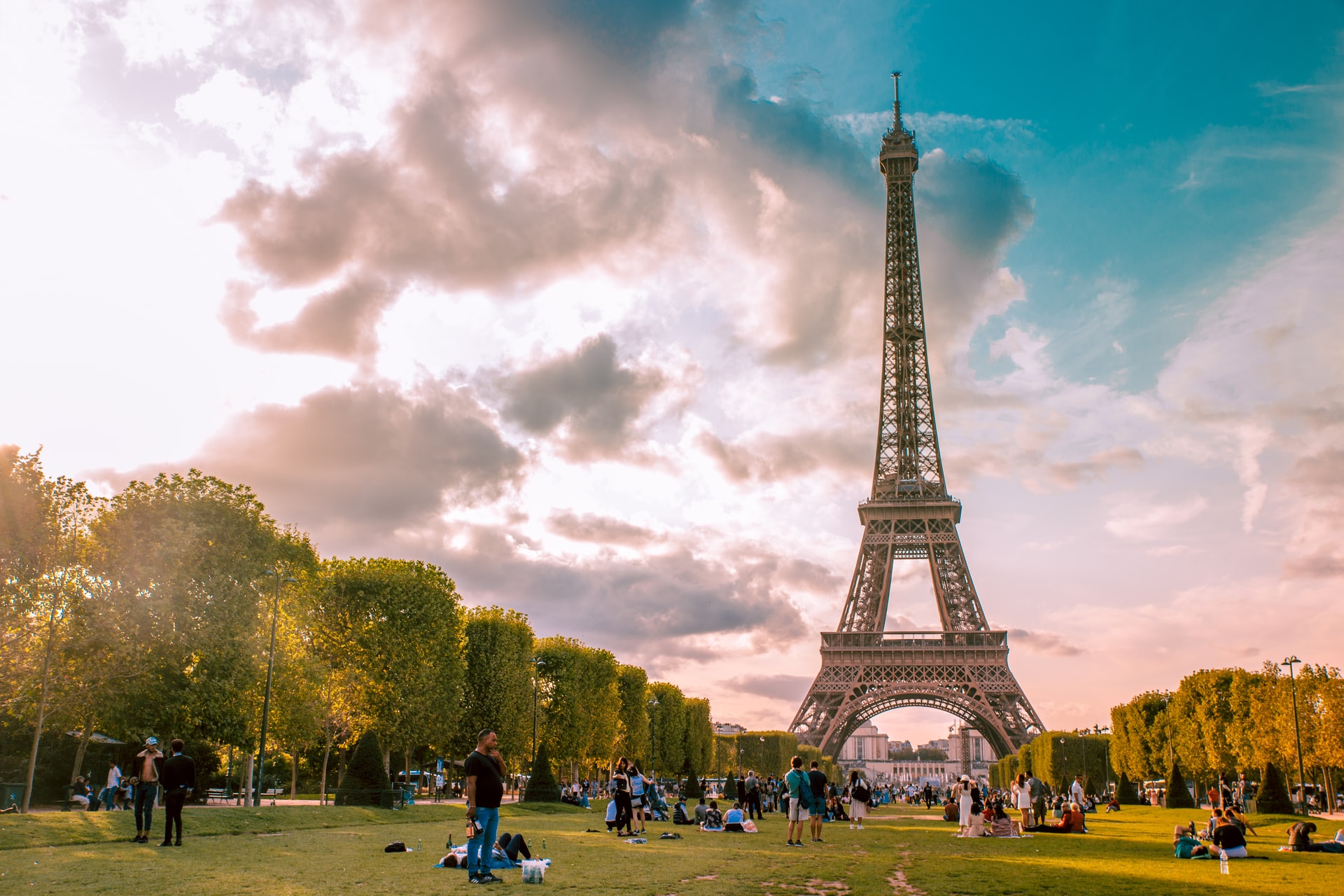 Si viatges a París i no veus la Torre Eiffel, has estat de debò a París? Si us quedeu en aquesta zona, podeu arribar a veure la torre des del vostre llit d'hotel.