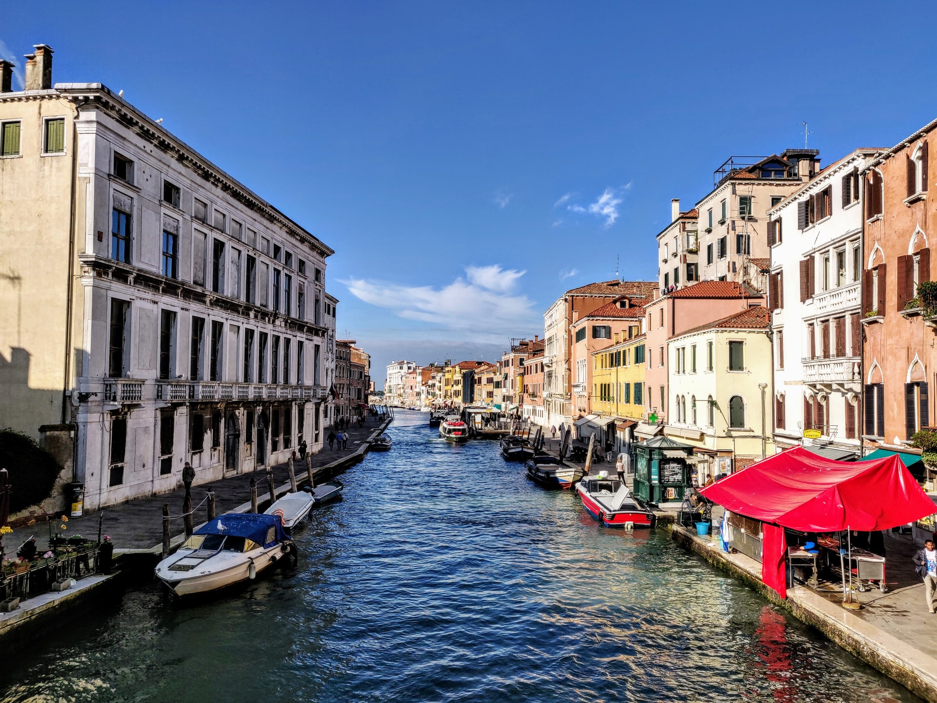 Cannaregio es un barrio bien comunicado, céntrico y económico donde alojarse en Venecia