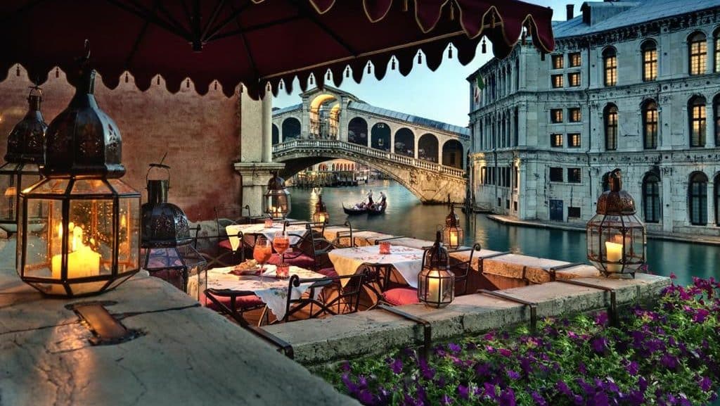 Se volete godere appieno di Venezia, il posto migliore dove cercare alloggio è intorno al Canal Grande.