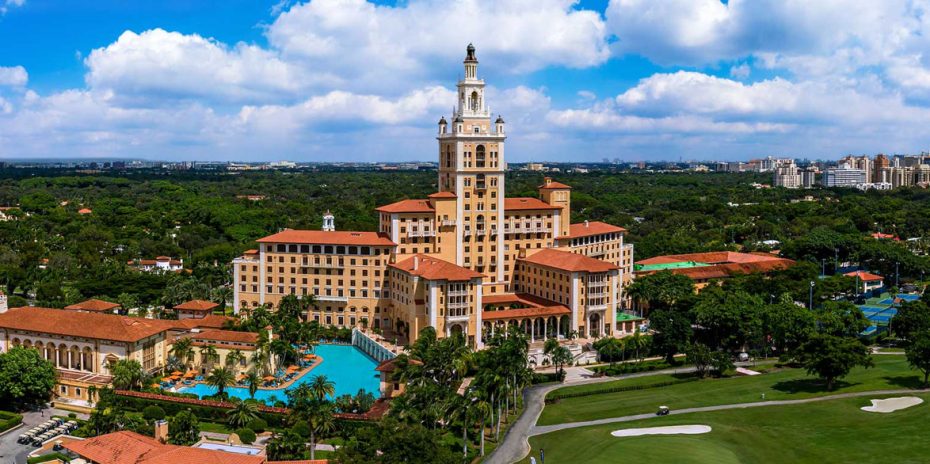 Uno de los barrios más exclusivos de Miami, Coral Gables es ideal para quienes buscan unas vacaciones tranquilas