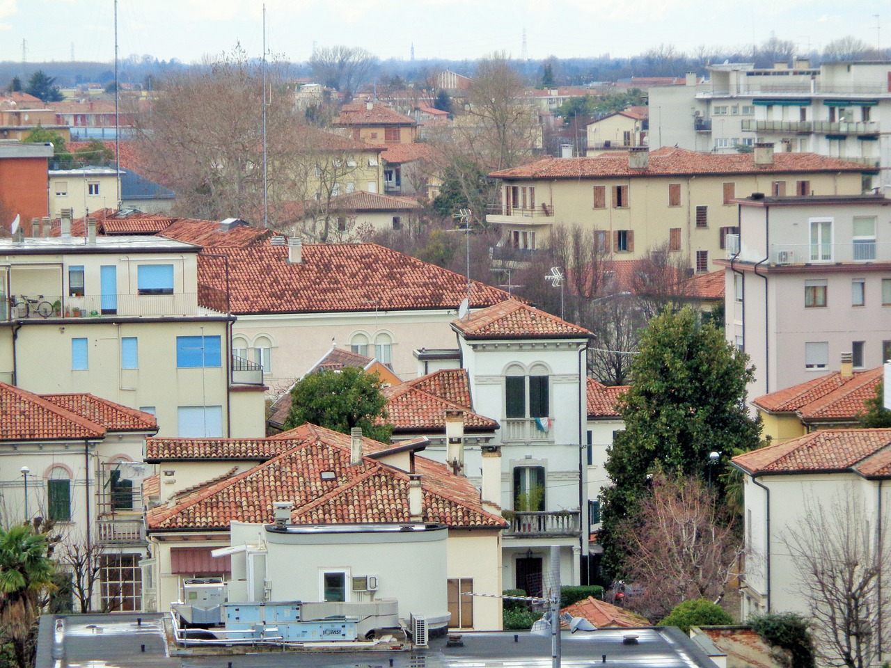 Aunque no es tan interesante o bella como Venecia, Mestre ofrece alojamiento económico y cómodas conexiones en tren con la estación de Santa Lucía