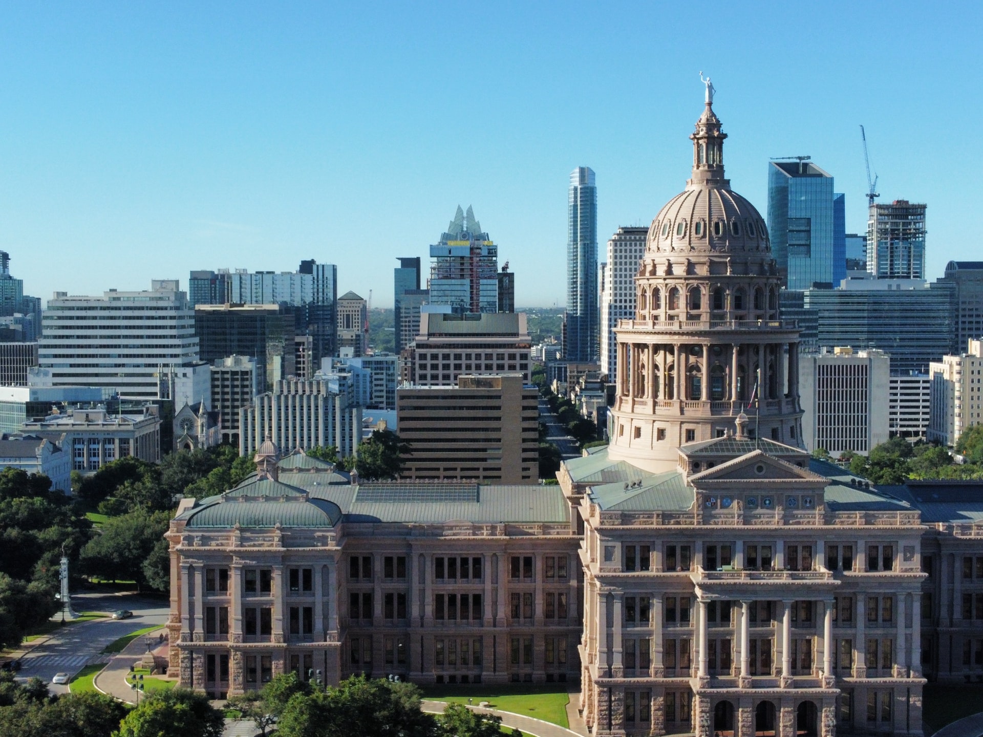 Sede del Capitolio del Estado de Texas, el distrito de los museos y la animada Congress Avenue, el centro de Austin es el lugar ideal para estar cerca de todo.