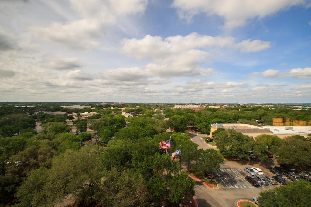 Uno de los distritos más verdes de la capital texana, Noroeste de Austin es famoso por sus parques, espacios naturales y centros comerciales.