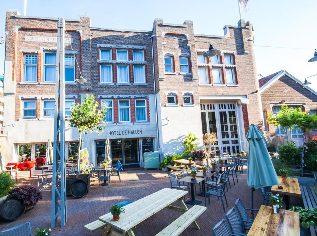 El districte Oud-West d'Amsterdam és un districte en gran part residencial, ubicat al centre, a prop de Jordaan i Vondelpark.