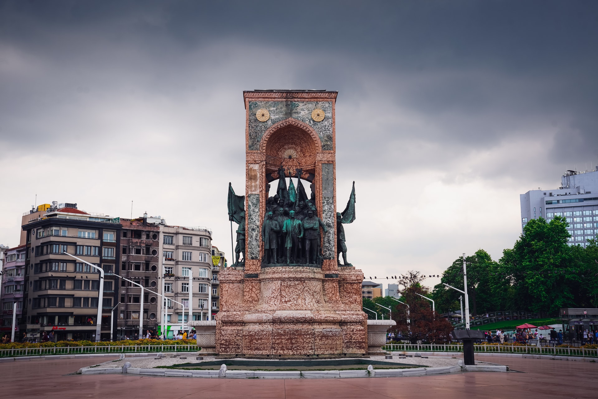 With Taksim Square at its centre, Taksim is a vibrant nightlife, shopping and dining district