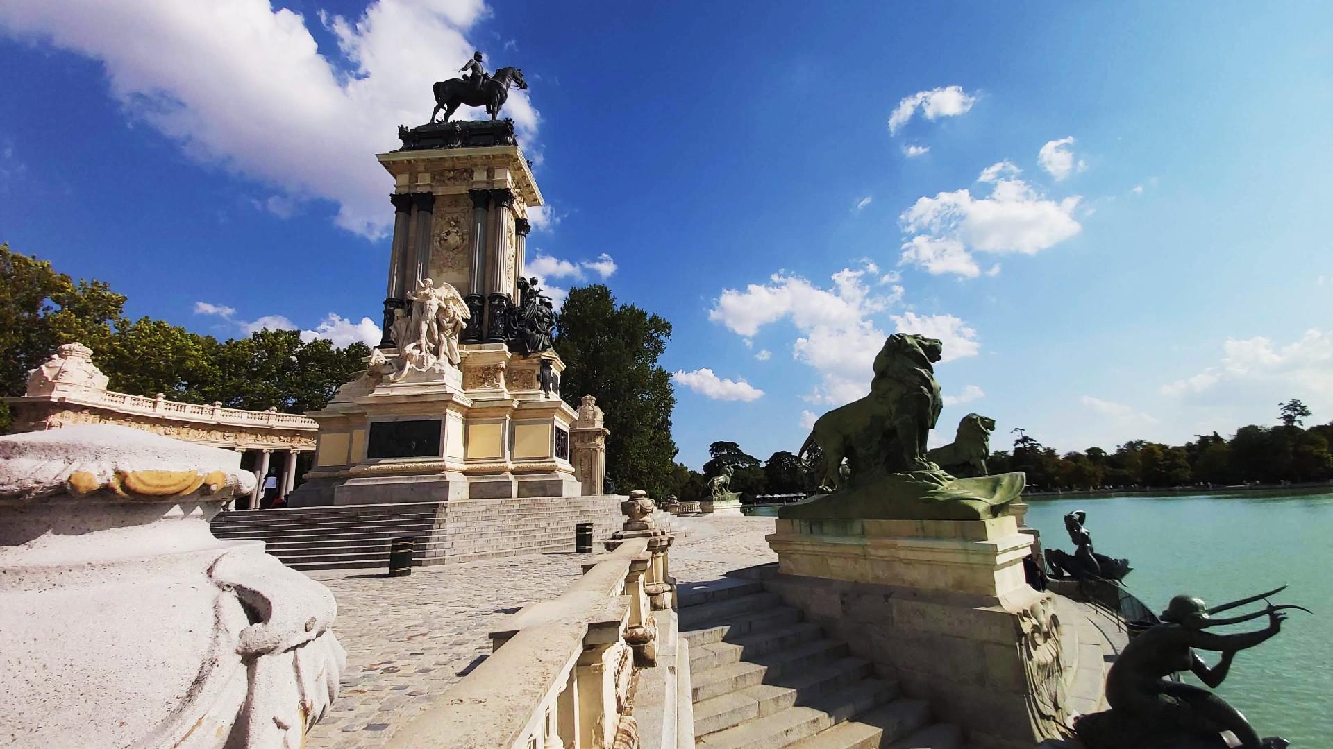 Home to Retiro Park, El Prado Museum, Madrid City Hall and Puerta de Alcalá, Distrito de Retiro is one of the best areas to stay in Madrid for sightseeing