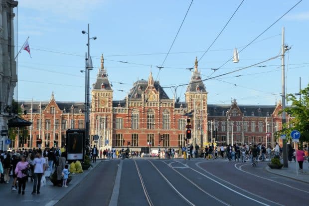 Amsterdam Centraal Station offers easy access to the airport and several other places in Benelux & beyond