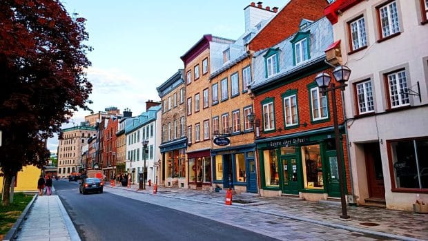 Home to cobbled streets, centuries-old houses and churches, attractions, art galleries and museums, Vieux Québec is the best location for tourists in Quebec City