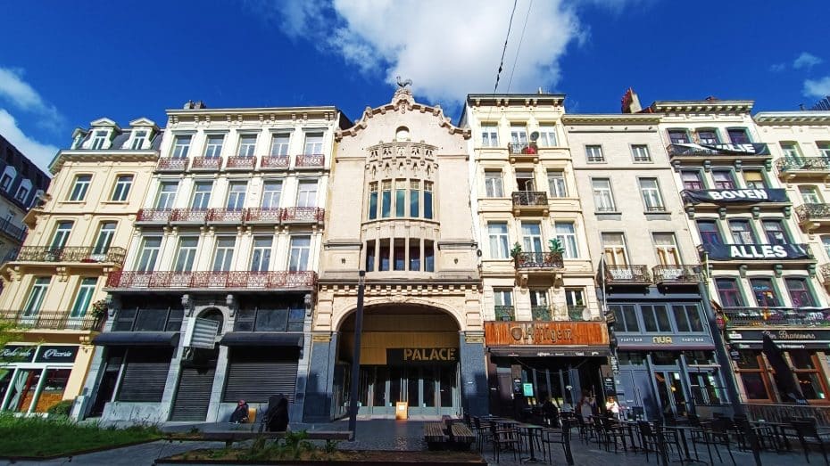 El Pentágono o Centro Histórico comprende la zona intramuros de la ciudad y es la mejor zona para dormir en Bruselas. Nuestro hotel favorito en la zona es el Juliana Hotel Brussels.