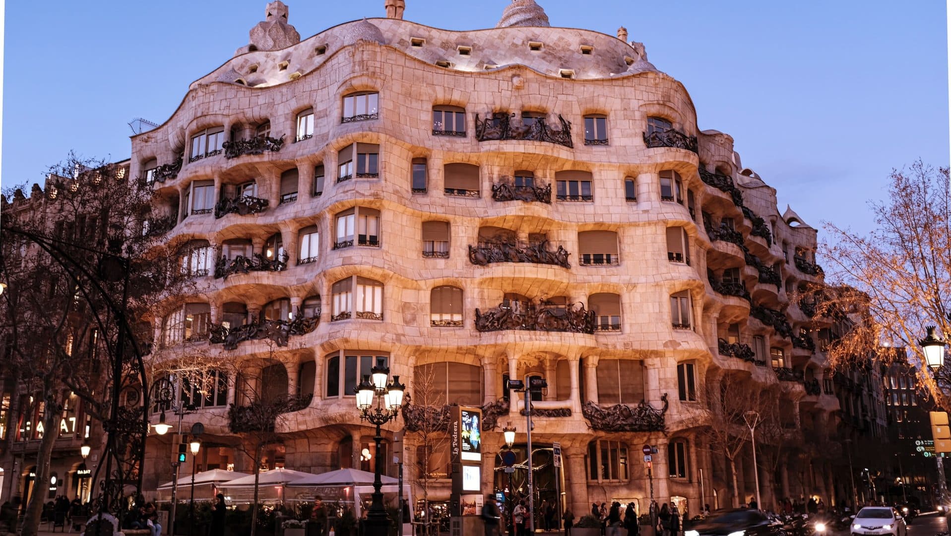 La Pedrera è uno dei capolavori architettonici di Barcellona