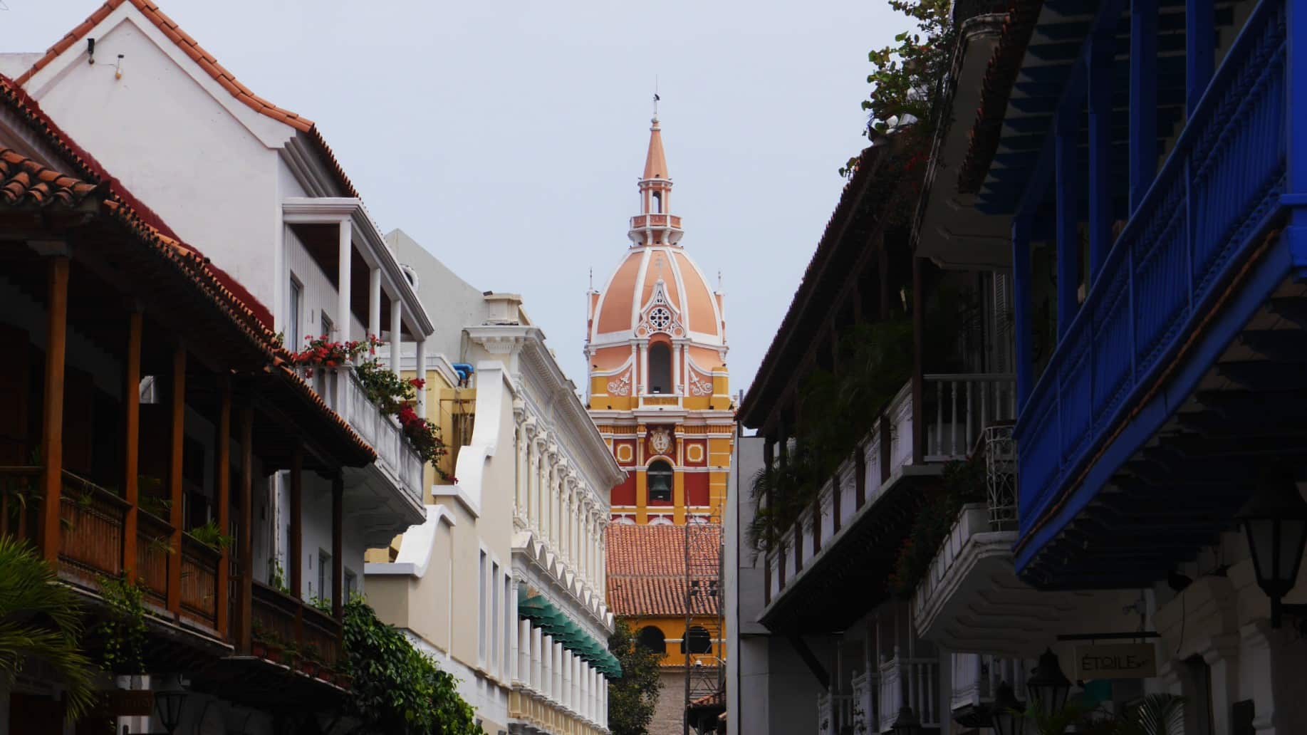 Considerado uno de los barrios históricos más hermosos de América, el distrito Centro de Cartagena está repleto de atracciones y encanto colonial.