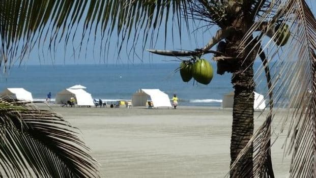 La Boquilla beach is a quieter alternative to those located on the Bocagrande peninsula