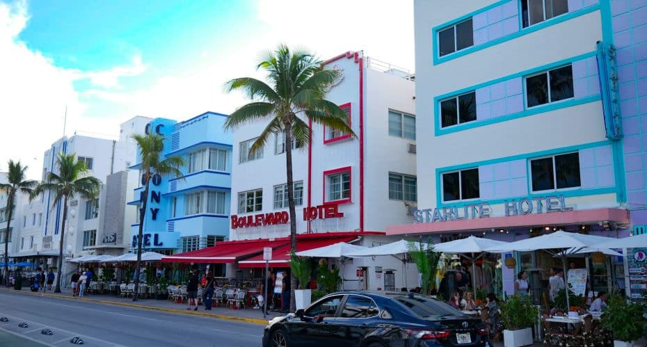 Gracias a sus múltiples atractivos, su vibrante vida nocturna y sus playas icónicas, South Beach es la mejor zona donde alojarse en Miami