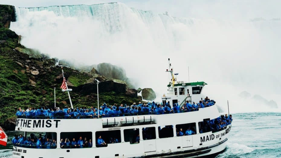 Los cruceros Maid of the Mist Niagara son posiblemente la atracción más popular en las Cataratas del Niágara, EE. UU.