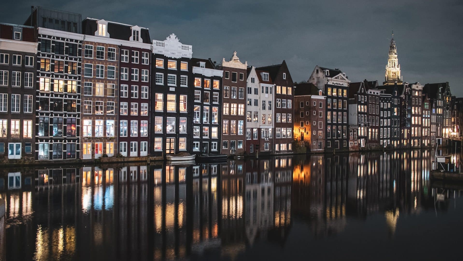 El corazón de la capital holandesa es una excelente zona para alojarse y disfrutar de la vida nocturna.