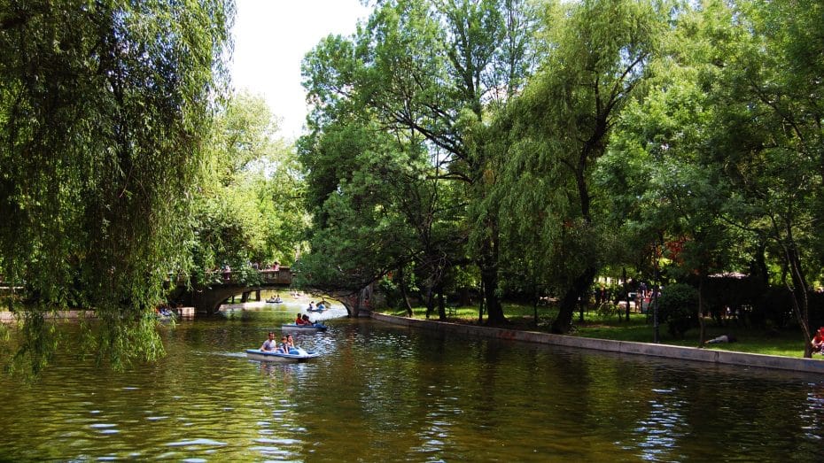 El Parque Cismigiu es una de las atracciones turísticas más visitadas del centro de Bucarest