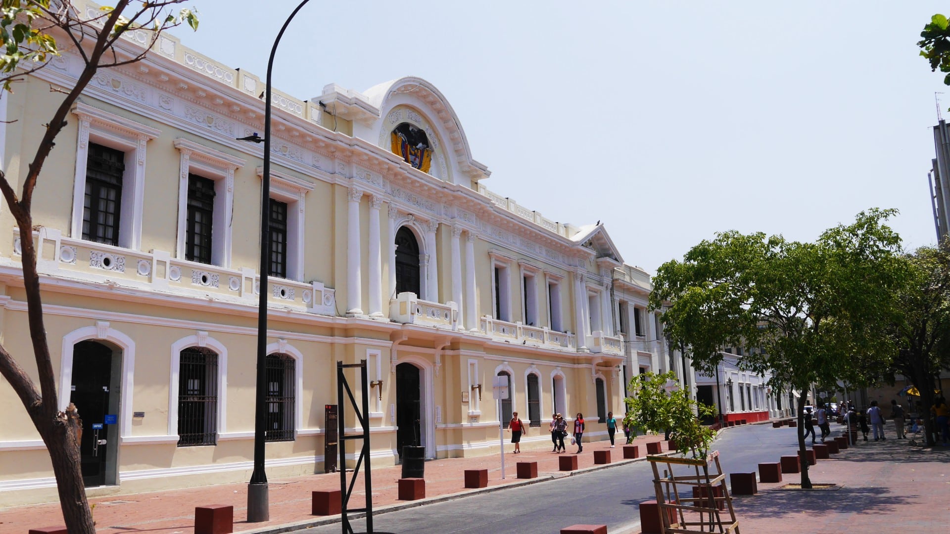 Santa Marta's Old Town is packed with colonial charm and historic attractions, and it's the best location for tourists wanting to immerse themselves in the culture of this Colombian city