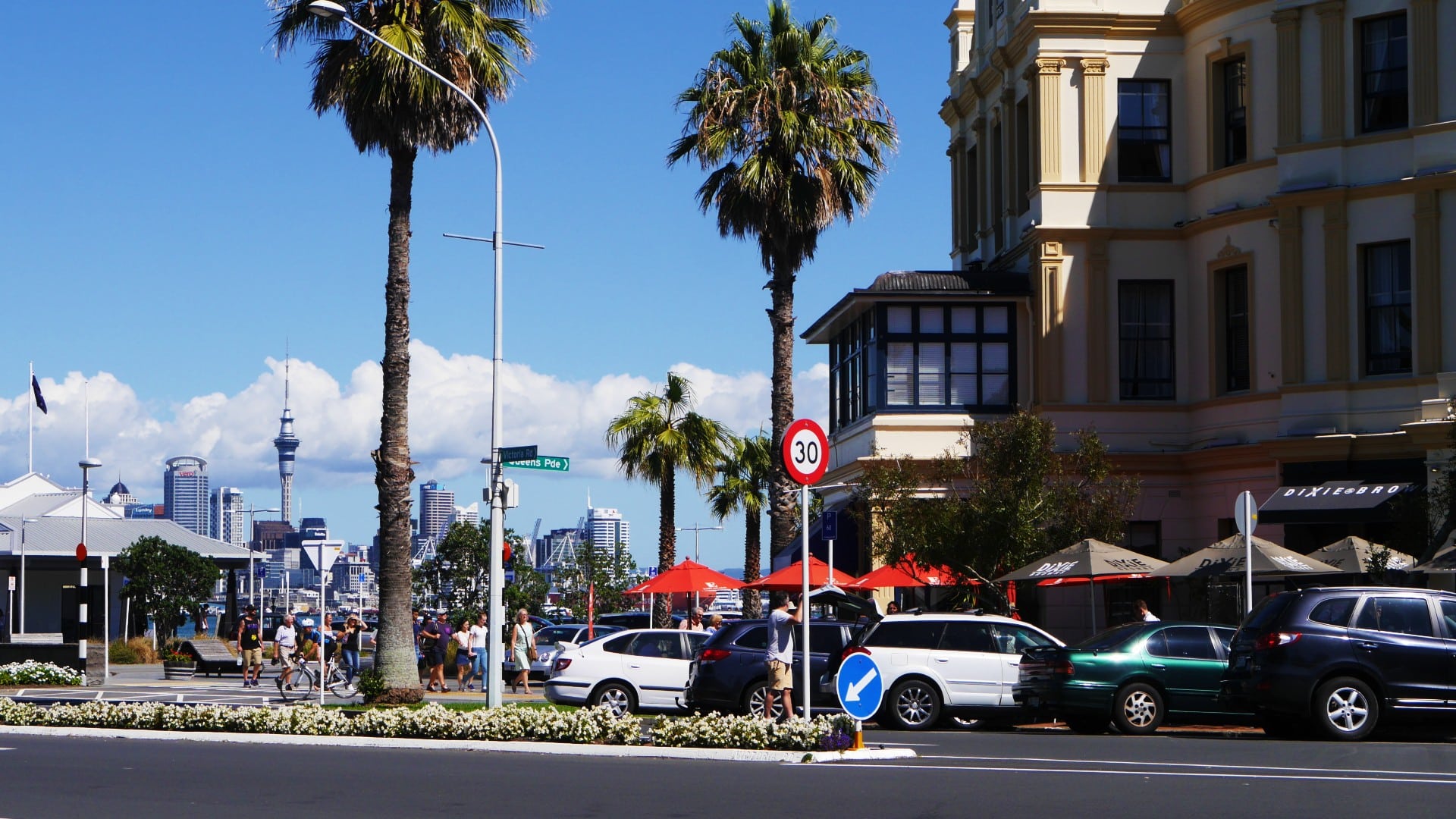 Situata dall'altra parte del porto rispetto al CBD, la North Shore di Auckland comprende diversi bei sobborghi e alcune delle spiagge più popolari della città.