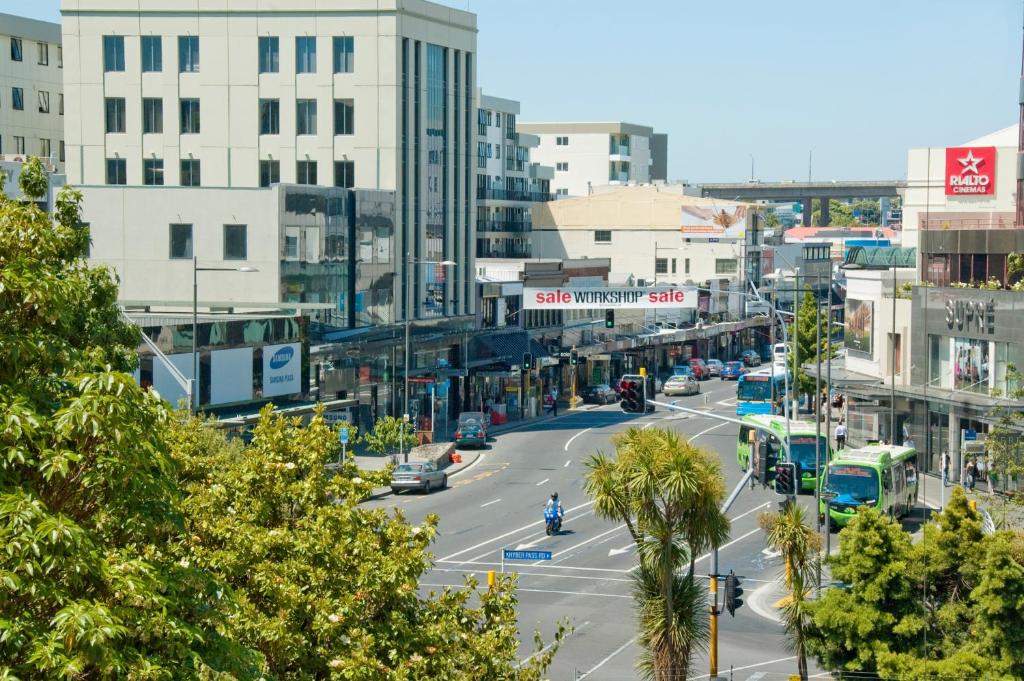 Situado junto al CBD, Newmarket es un distrito comercial de lujo y bien comunicado de Auckland.