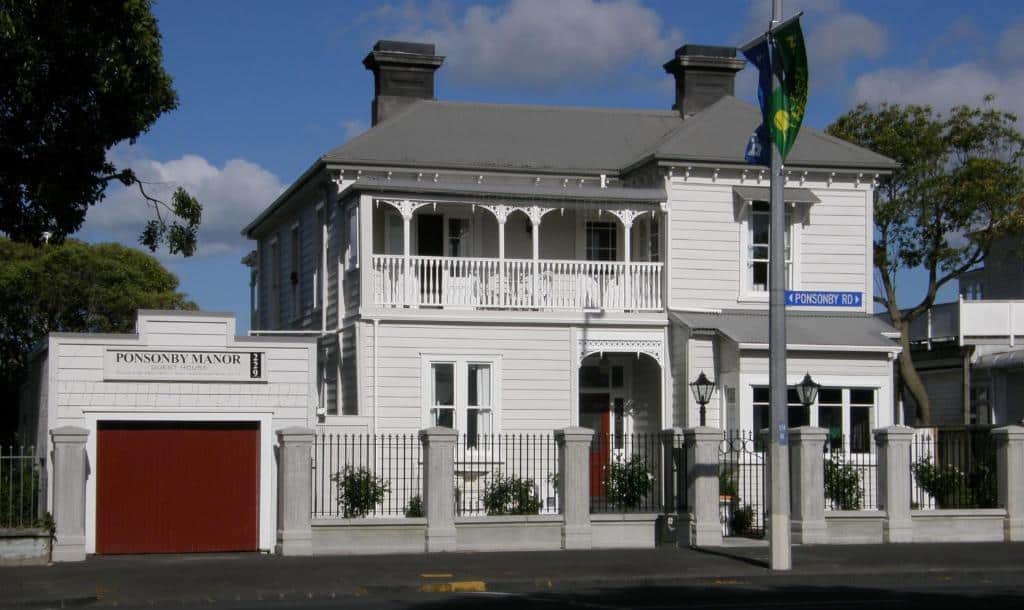 Situado al oeste del centro de la ciudad, Ponsonby es un bonito suburbio lleno de historia y excelentes hoteles en Auckland.