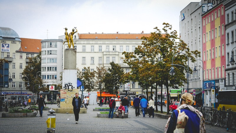 Situat al sud-est de Berlín, Neukölln és un dels districtes més vius i multiculturals de la ciutat.