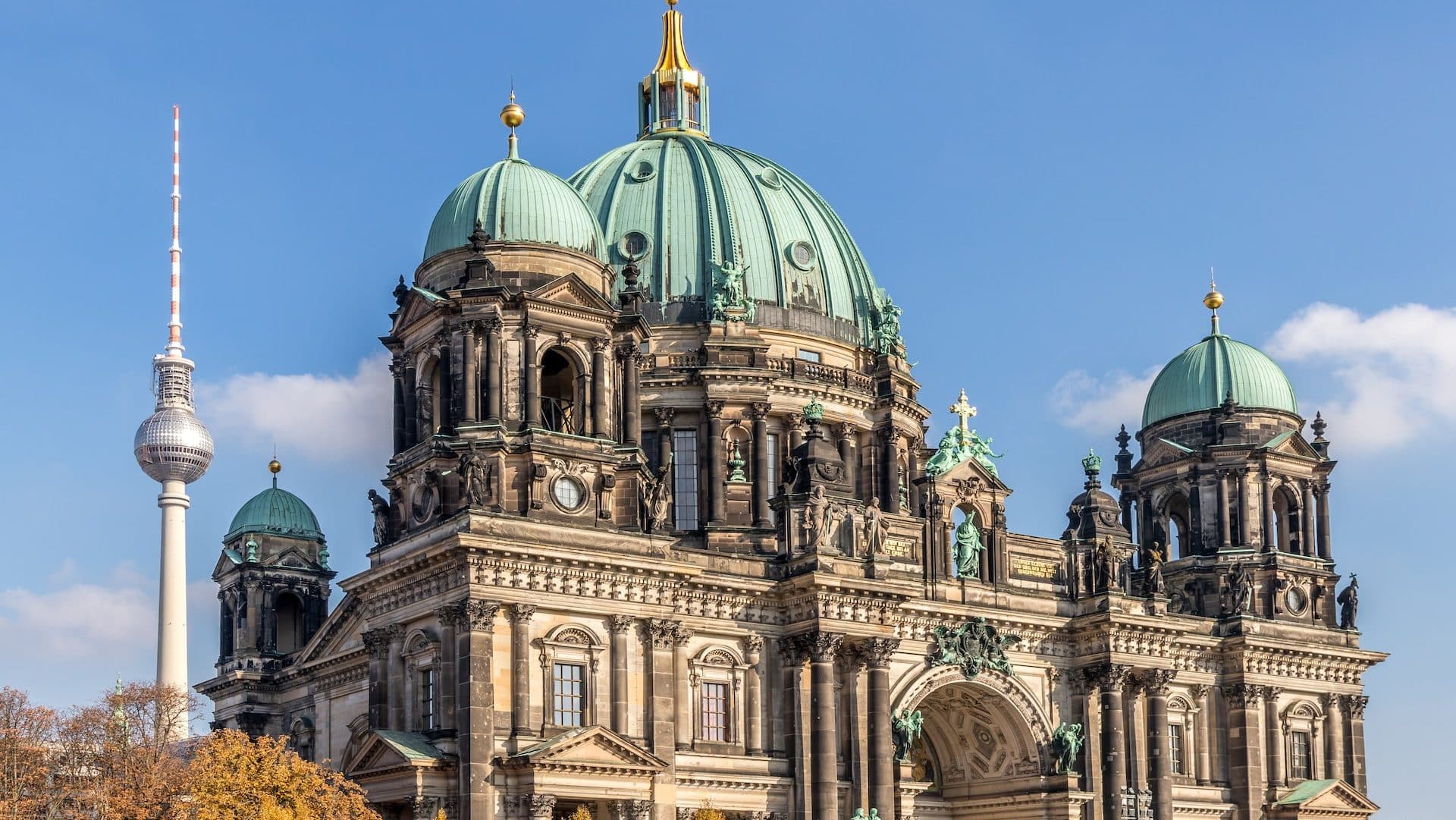 Situat al cor de Berlín, Mitte alberga una bona part de les atraccions, museus i hotels de la capital alemanya.