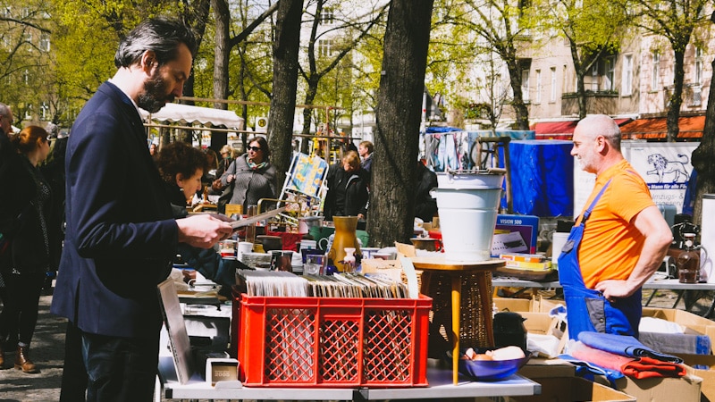 Il mercato dell'antiquariato di Boxhagener Platz è un punto fermo di Friedrichshain