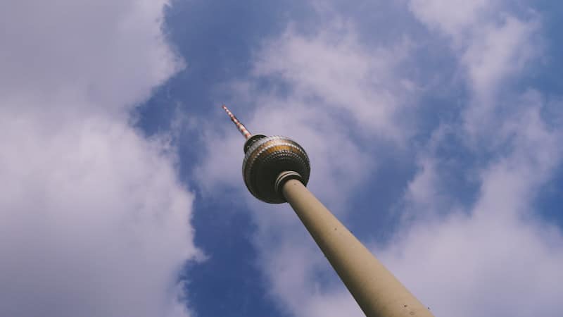 El cor de Berlín Est, Alexanderplatz, acull la famosa Torre de Televisió de Berlín