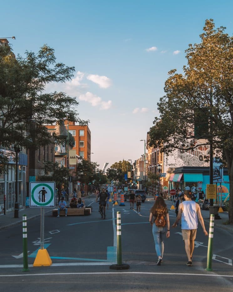 Caminar por sus numerosos bulevares peatonales es una de las mejores cosas que hacer en Montreal, Canadá
