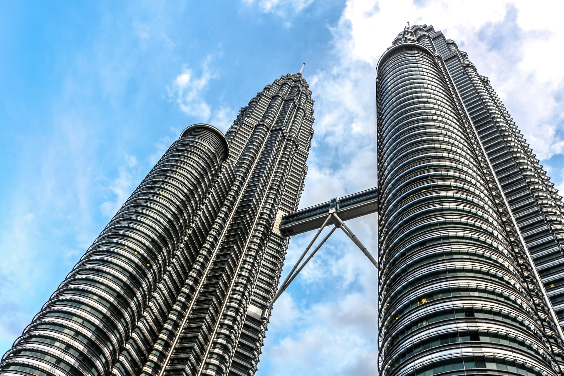 Sede delle imponenti Petronas Twin Towers, KLCC è la zona migliore in cui soggiornare a Kuala Lumpur per vivere la vivace metropoli.