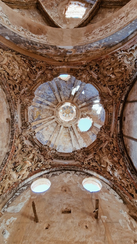 San Martín de Tours Church - Dome with shelling holes